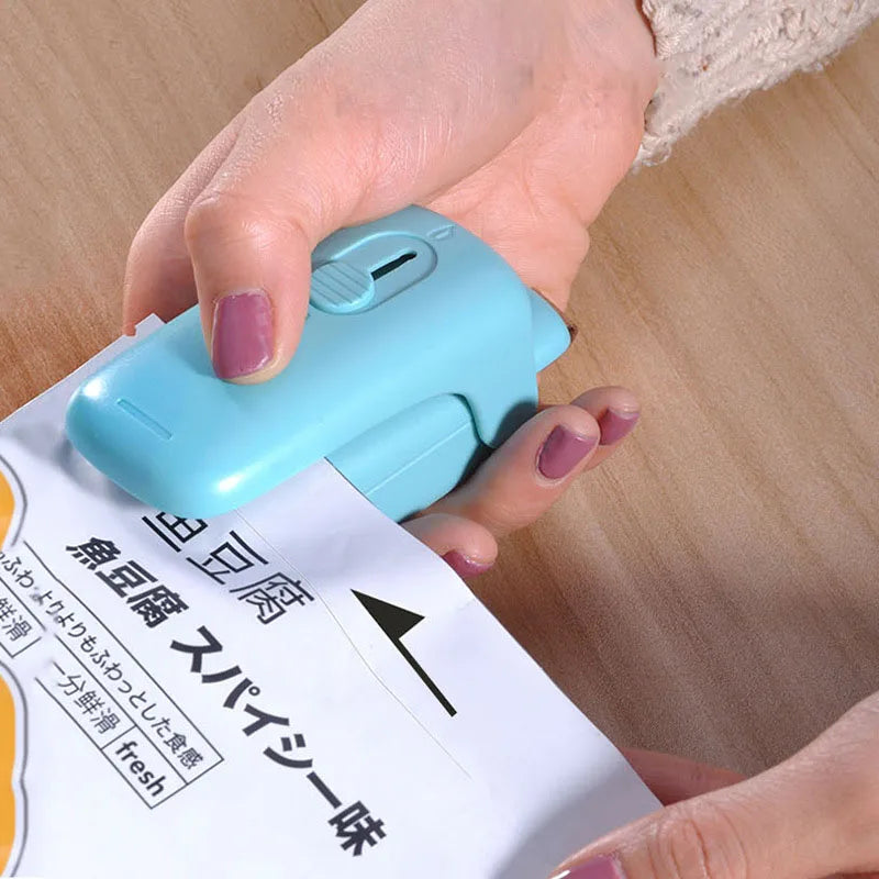 New Portable Slide Heat Sealer 2 In 1 Mini Powerful Handheld Sealing Clip for Plastic Bags Food Storage Resealer Snack Tools